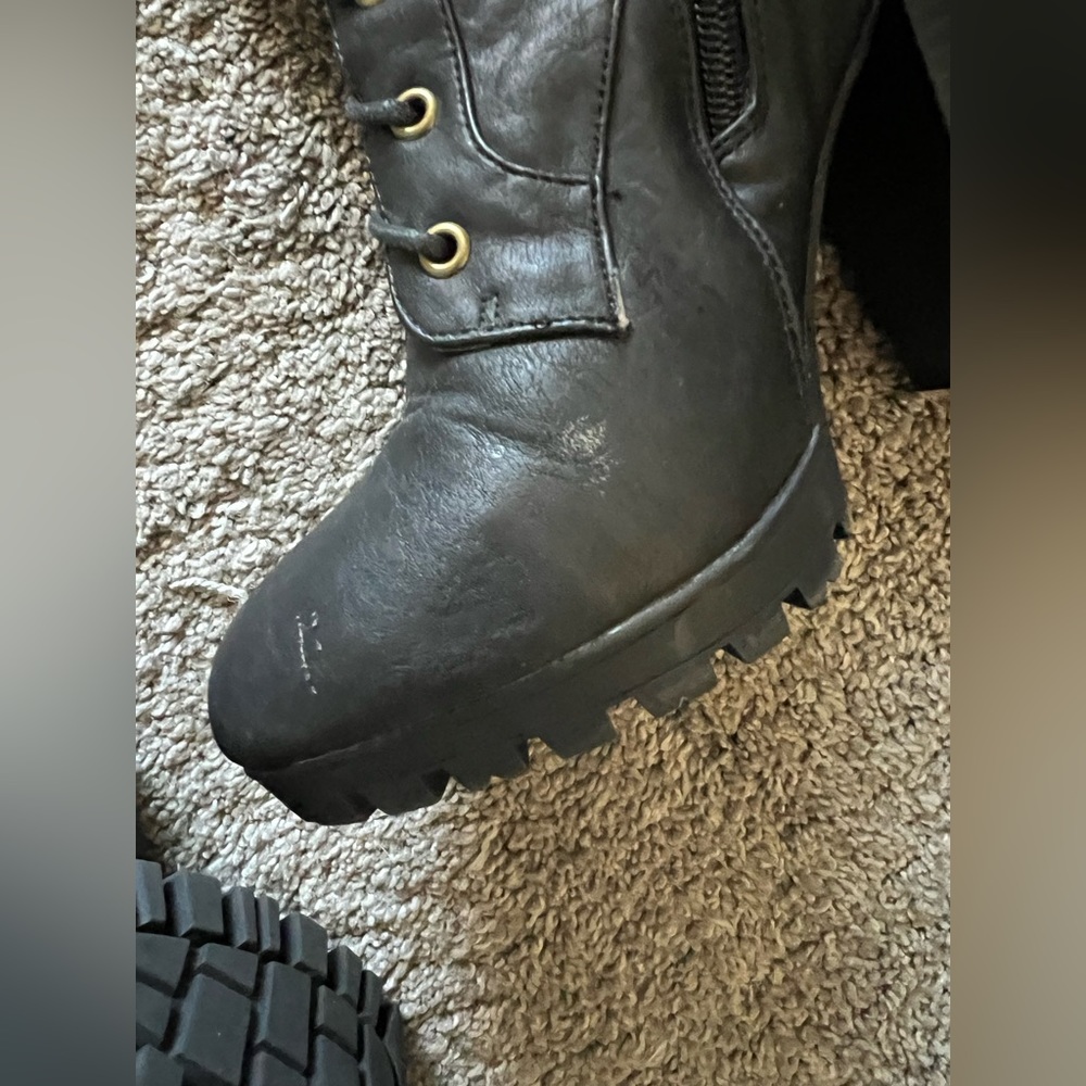 Boots - Picture 3 of 7